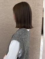 ビファインべクス(Befine becs)&nbsp;ぱつっとボブにオリーブベージュで柔らかスタイル