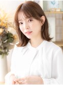 大人ガーリーミディアムレイヤー外ハネパーマh3戸頭20代30代40代