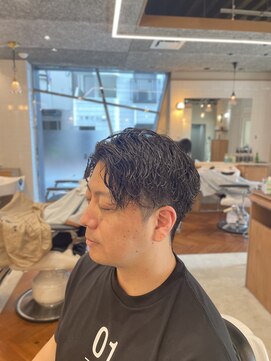 ゼロスバーバー(0's BARBER SHOP) 20代30代縦落ちツイスパ◎清潔感センターパート