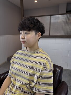 西本整髪 レディース2ブロックマッシュパーマ　刈り上げ