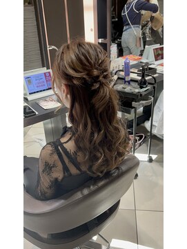 ジャパン ホンテン(JAPAN HONTEN) ルーズハーフアップ