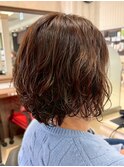 ショートボブ ナチュラルパーマ ミルクティーベージュ