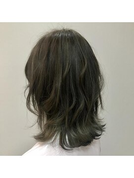 ニューヨーク 稲荷町店 グラデーションカーキ