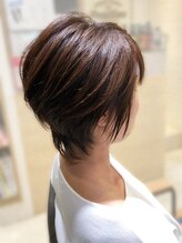 オリジンズ ヘアー(Origins hair) 抜け感ミニウルフ☆小顔リップライン丸みショート[40代/50代]