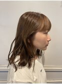 オリーブベージュ