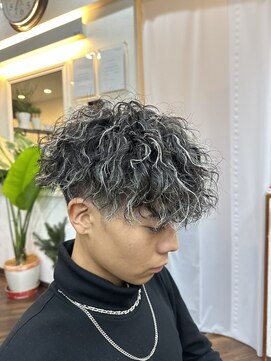 オンフリーク(ON FLEEK) ツイストスパイラルホワイトメッシュかりあげ