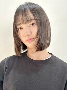 サクラ オモテサンドウ(SAKURA) ぱっつん前髪×フェイスレイヤー×切りっぱなしボブ