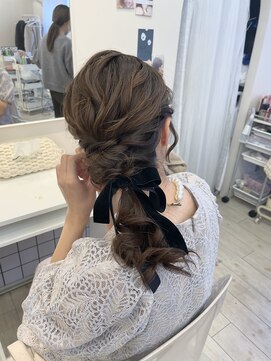 ヘアメイクアンドセットサロン リッコ(Hair make&set salon Ricco) ローポニー