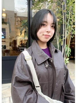 ブリッツ レボ(BLITZ-REVO) ダークグリーン×ショートレイヤーカット◇【柏/柏駅】