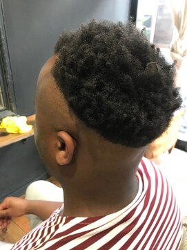 サポング(Sapong) ツーブロックスタイル