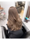 ベージュよりのグレージュ×韓国風レイヤーカット