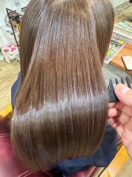 アズーリ ビューティ ワークス(AZZURRI Beauty Works)の写真/未来の美しさも守る！ダメージを抑えた自然なストレートを実現！髪質改善×縮毛矯正で想像以上の質感に☆