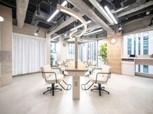 クラッチ ビオ 博多駅前(CLUTCH bio)の雰囲気（開放的で明るい店内。【博多/髪質改善トリートメント/縮毛矯正】）