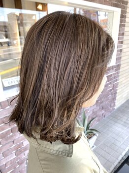 アズグロウヘアー(AS GROW HAIR)の写真/《大好評☆オーガニックグレイカラー取扱い》頭皮にも優しく★ハイライト/白髪ぼかしで明るい白髪染めも♪
