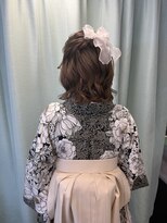 耳出さないハーフアップ