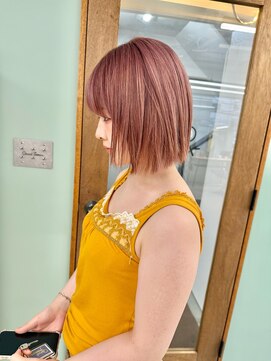 ヒビヲ(HIBIO) ショートボブ切りっぱなしボブタッセルボブベージュカラー横浜