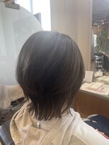 マル 日立(maru.)&nbsp;クビレスタイルとグレージュカラー