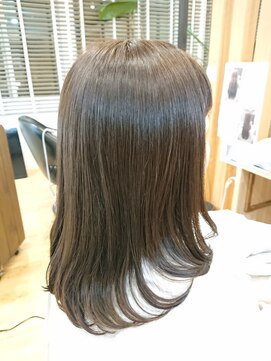 美容室 ユルウ(yuluu) 毛先にカールアイロンで動きを出したストレートボブ。