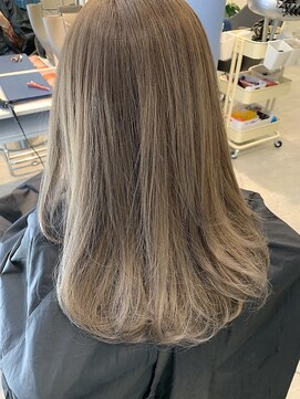 アンビエンテ(ambiente) アッシュグレー  アッシュ　グレージュ　外国人風