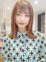 ルル 表参道(lulu.)&nbsp;ウルフ 外ハネ ミディアム インナーカラー オレンジカラー【Riku