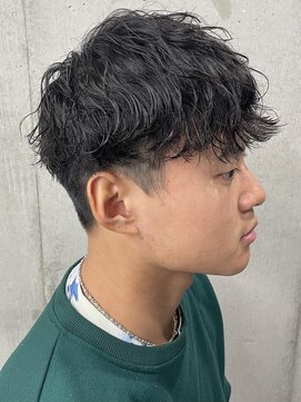 フイ 代々木(Hui) メンズ/アップバング/ツーブロックマッシュ/束感ショート波巻き