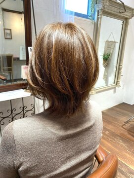 ロア(Loah) 外ハネウルフレイヤー/ことりベージュ/アースカラー