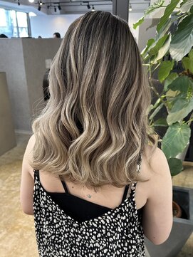 メリー オオサカ(Merly Osaka) バレイヤージュの王様！コントラストベージュバレイヤージュ