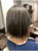 小顔大人可愛い外ハネシルキーベージュミディ20代30代40代