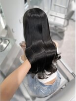 ユニック ウメダ(unique UMEDA)&nbsp;暗めのオリーブグレージュ／20代/トレンドカラー