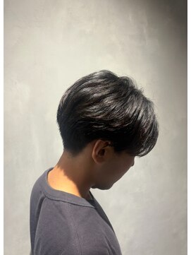 エスケープ トゥ ボナ(ESCAPE to bona.) センターパート×ニュアンスパーマ