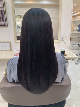 経験豊富な実力派にお任せ♪髪質やカラーに合わせた「縮毛矯正/酸性ストレート」で毛先まで美しい艶髪に。