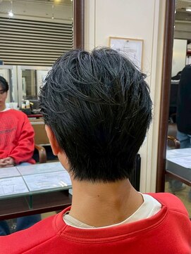 レボルトヘアー(R EVOLUT hair) MEN’S HAIR/波巻きツイストスパイラル/リバースセンターパート