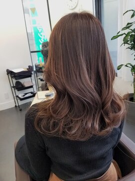 シア(sia) シアーベージュ×くびれセミディ