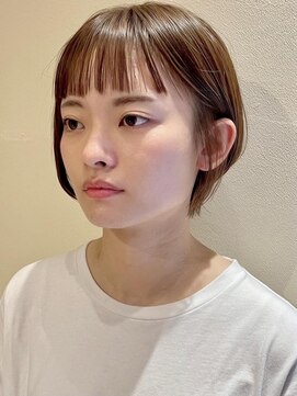 トップヘアー アヴェニュー 刈谷(TOPHAIR Avenue) ぱっつんシースルー前髪な耳かけショートヘア/ことりベージュ