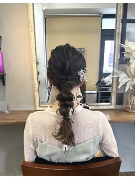 アンダーバーホワイトモデ 河内長野(_WHITE mode) ※お呼ばれアレンジ　ロング　玉ねぎヘア　編みおろし