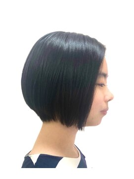 黄ぐまくん美容室 ショート　前下がりボブ