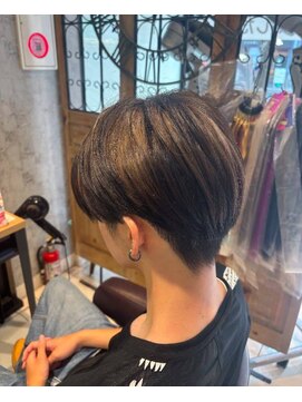 イコール バイ プロデュース 町田駅前店(equal by Produce) 毛流れセンターパート