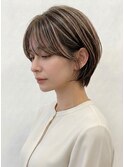 大人可愛いマッシュショート白髪ぼかしハイライト脱白髪染め