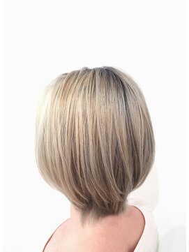 ネオリーブアオバ 高田馬場店(Neolive aoba) ホワイトアッシュのグラデショーション　グレージュボブ