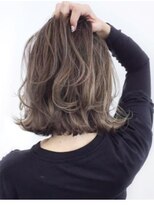 トルネード(TORNADO)&nbsp;外国人風ボブ ハイライトバレイヤージュグラデ グレージュ