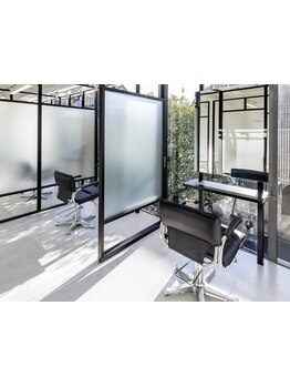 都内に複数店舗展開するシェアサロンから待望の新店が原宿にオープン☆全席半個室だから接触も最低限。