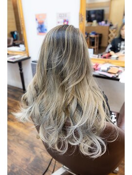 ヘアーメイク ダンス(hair make DANCE) 複雑履歴を追いブリーチで♪他店バレイヤージュをお直し!