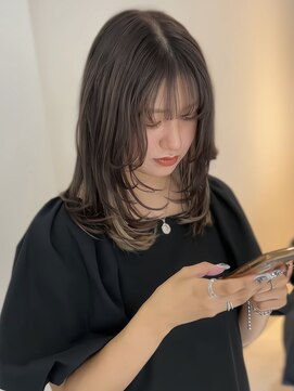 ヨロ 小岩(YOLO) ミルクティーグレージュハイライトケアブリーチレイヤーカット