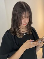 ヨロ 小岩(YOLO) ミルクティーグレージュハイライトケアブリーチレイヤーカット