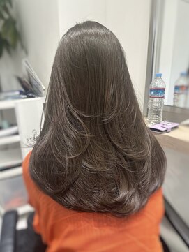 スティロ(stylo) レイヤーカットハイライトショートヘアイルミナカラーオージュア