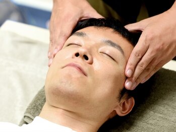 カットプラザ ホソミの写真/気持ち良いだけでなく、男性ならではのお悩み解決も兼ね備えるヘッドスパでリラックスしながら夢の中に。