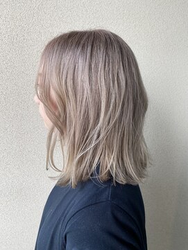 ジェリカ(Jlica) ブリーチカラー ホワイトベージュ 透明感 外国人風