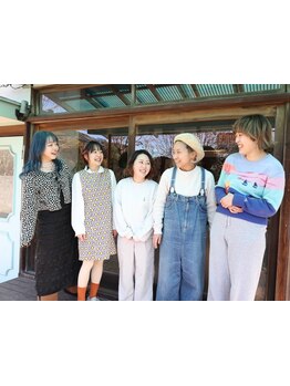 温もりを感じる古民家サロンで一人ひとりに寄り添った心地よいおもてなしを心がけています。（大磯駅）