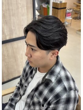 メンズギフト(men's GIFT) 毛流れセンターパートフェザーパーマツーブロック刈り上げ