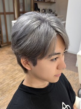 スタジオフォーエイチ(STUDIO 4H) 刈り上げセンターパート/シルバーカラー/ホワイトブロンド